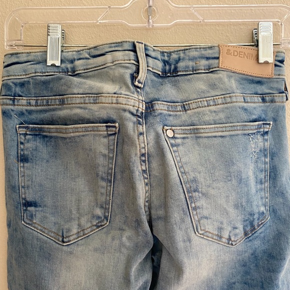 ⬇️LAST CHANCE⬇️ H & M Denim Lightwash 26/30 Skinny Low Waist Jeans EUC - Picture 4 of 6